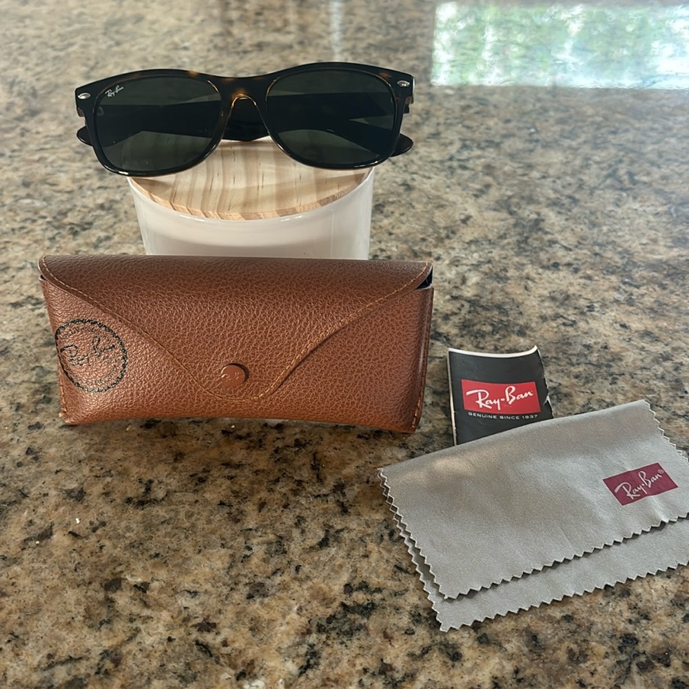 Ray-Ban AUTHENTIC Wayfarer Sunglasses